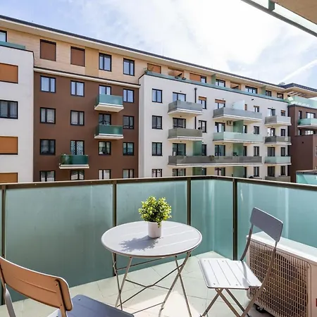 Center Corvin Apartament