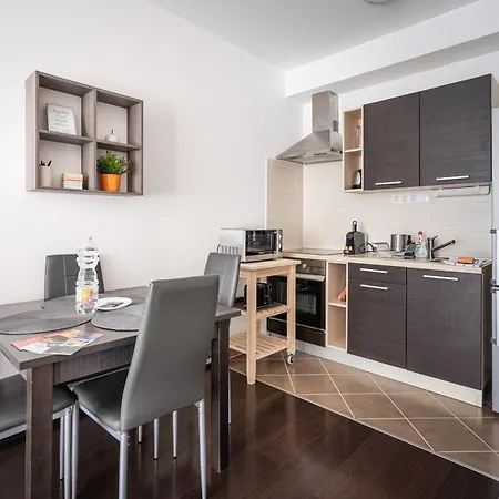 Center Corvin Apartament